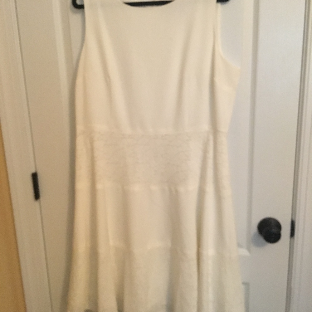 Beautiful Kasper Dress in off white